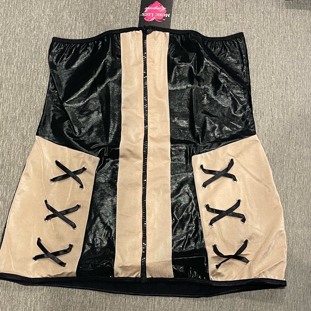 Skirt black and cream  high waisted wet look skirt